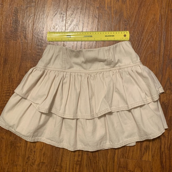 American Eagle Cream Ruffle Skirt - Picture 2 of 3